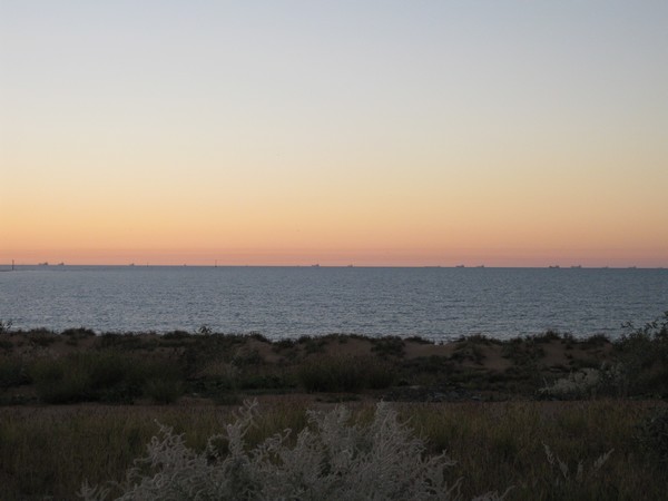 n_img_1420__port_hedland___ships_waiting_to_load_iron.jpg