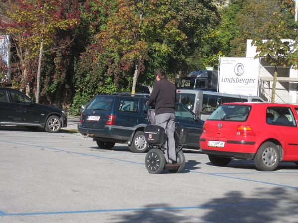 n_img_2812_a_segway___some_modern_contrast.jpg