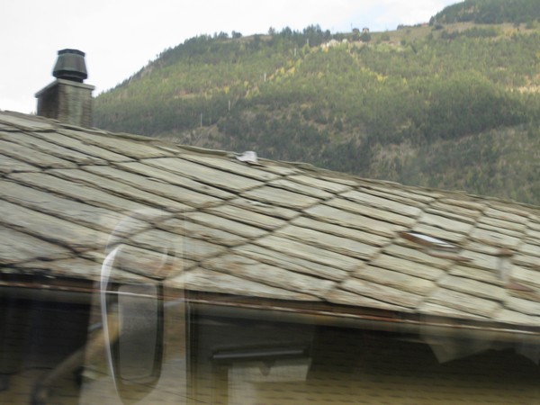 n_img_3352_close_up_of_a_slate_roof.jpg