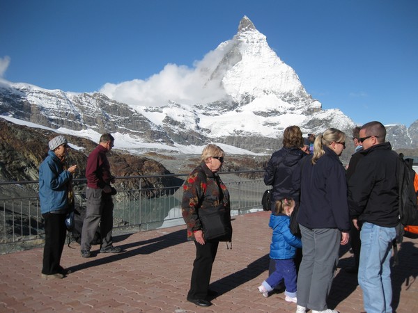 n_img_3438_our_group_and_the_matterhorn.jpg