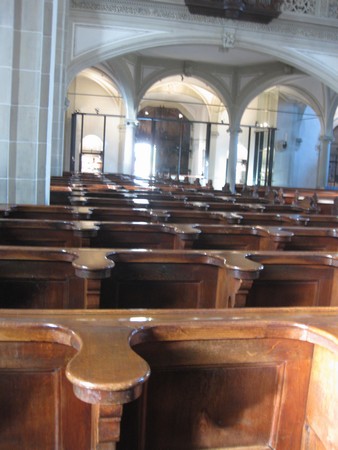 n_img_4185_divided_pews.jpg