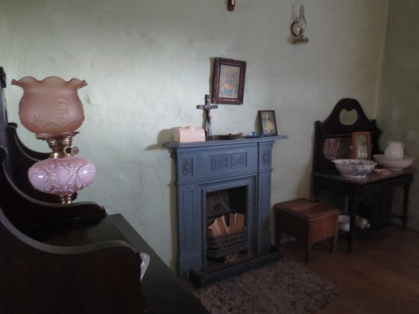 n_img_3107__bedroom_fireplace_and_washstand.jpg