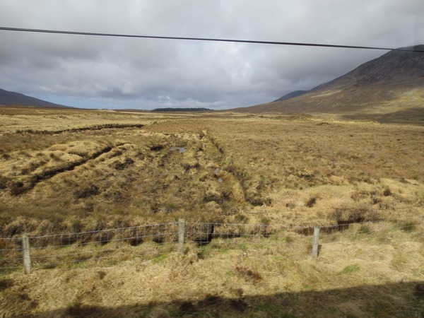 n_img_3613_connemara_peat_bog_with_cut_trenches.jpg