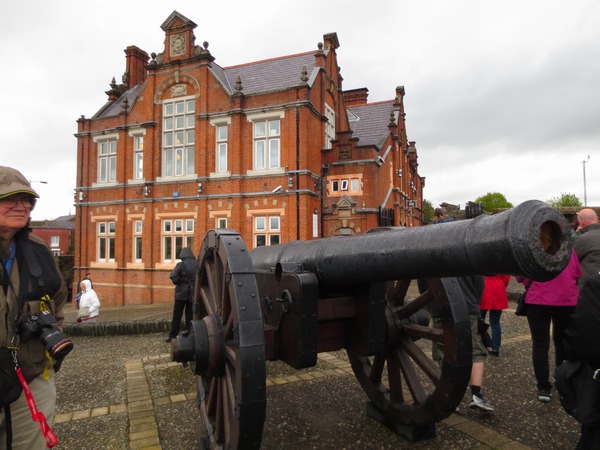 n_img_3851_on_the_derry_wall.jpg