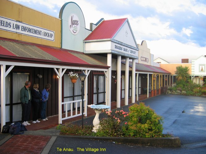 2007_03_30__2262__te_anau___the_village_inn.jpg