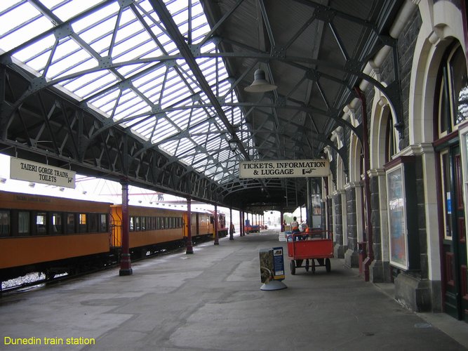 2007_03_31_2267_dunedin_train_station.jpg