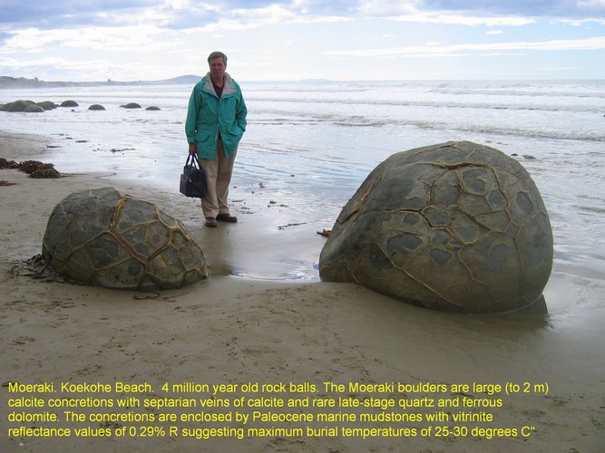 2007_04_01__2312_moeraki_boulders___bob_and_description.jpg