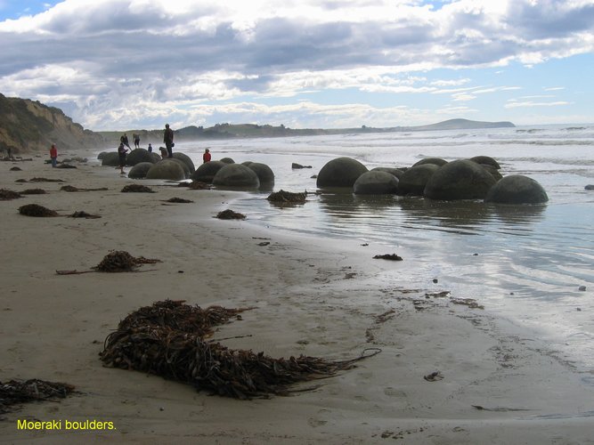 2007_04_01__2314_moeraki_boulders.jpg